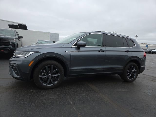 Certified 2023 Volkswagen Tiguan SE w/ Panoramic Sunroof Package image 1