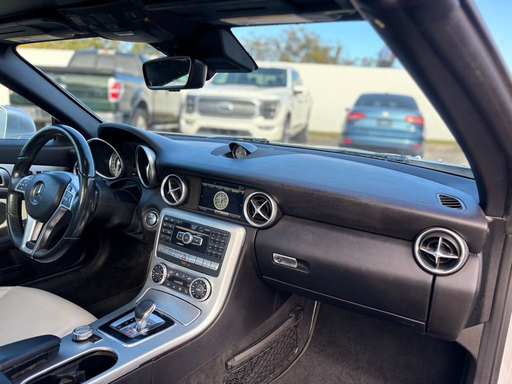 Used 2016 Mercedes-Benz SLK 300 image 15