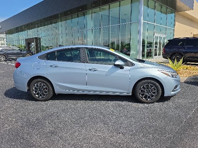 Used 2018 Chevrolet Cruze LS FWD image 17