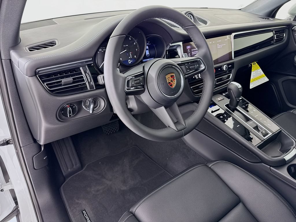 New 2026 Porsche Macan AWD/4WD image 4