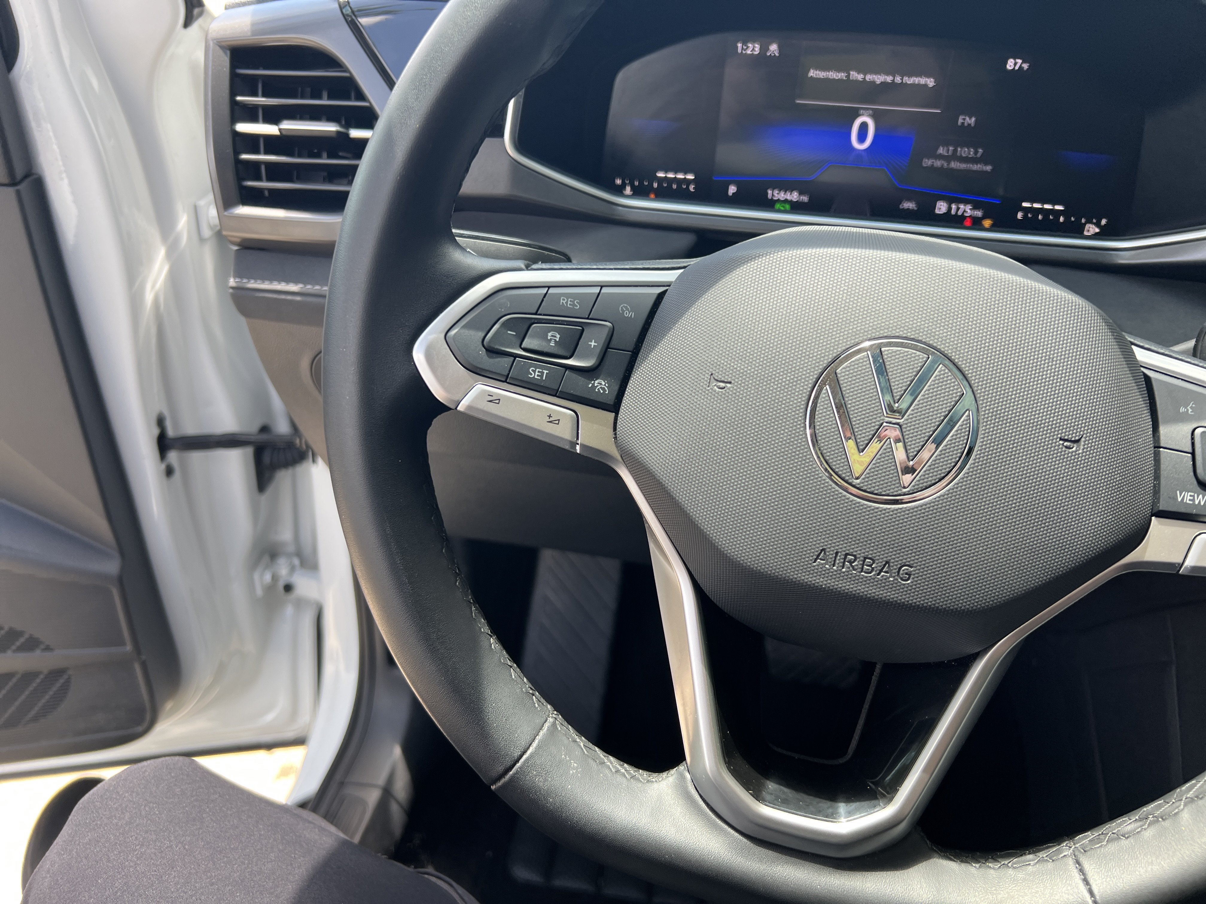 Certified 2025 Volkswagen Taos SE AWD/4WD image 17