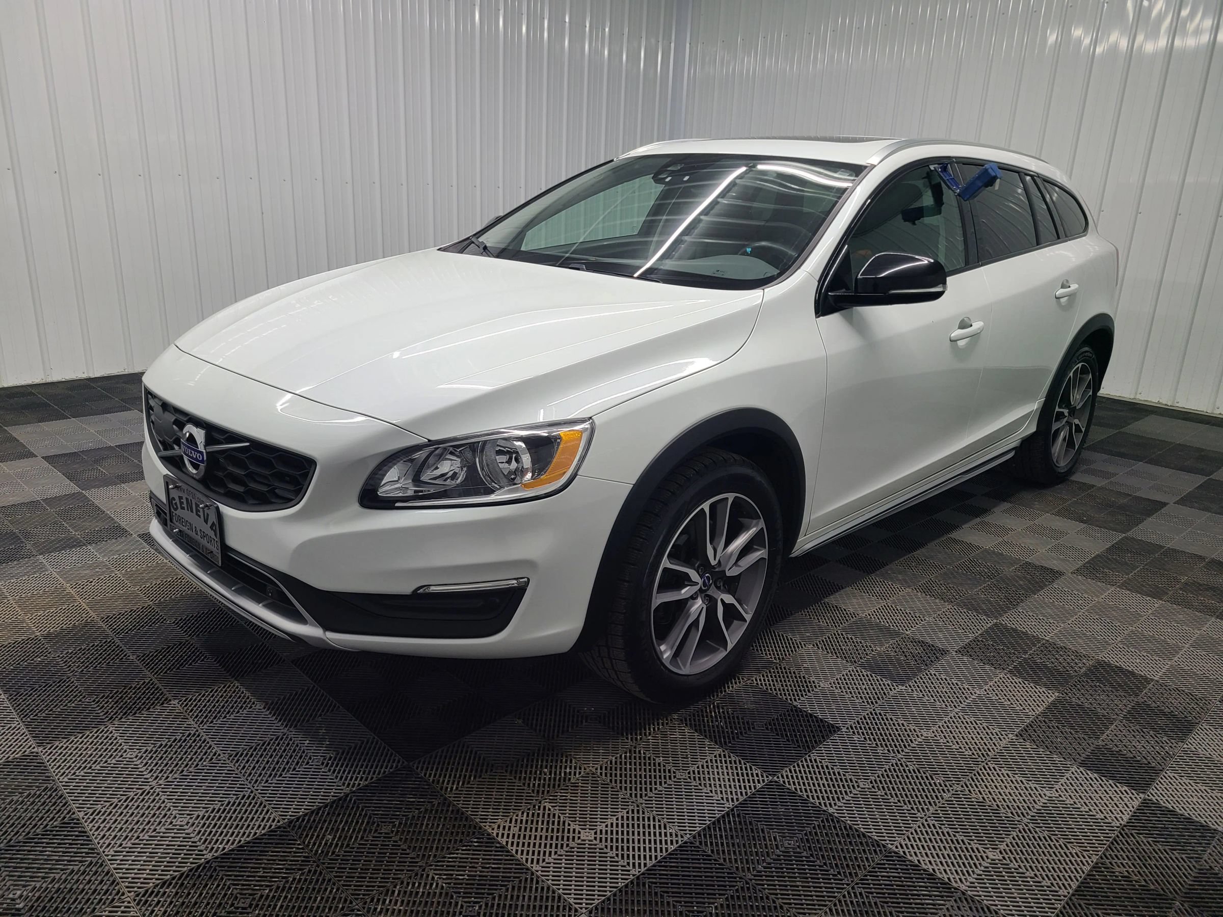 Used 2018 Volvo V60 T5 Cross Country w/ Convenience Package AWD/4WD image 7