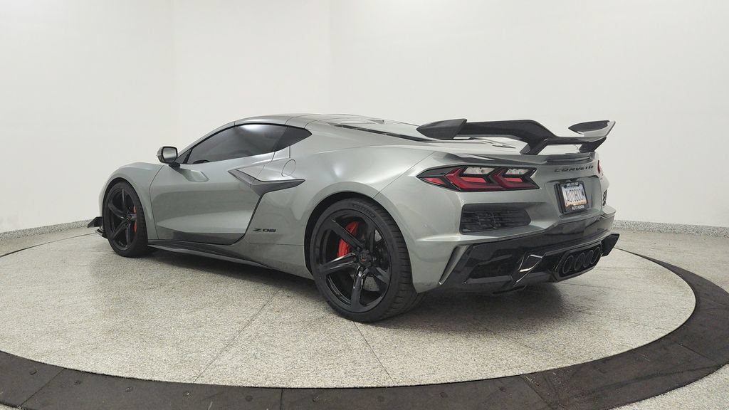 Used 2023 Chevrolet Corvette Z06 w/ Z07 Performance Package RWD image 3