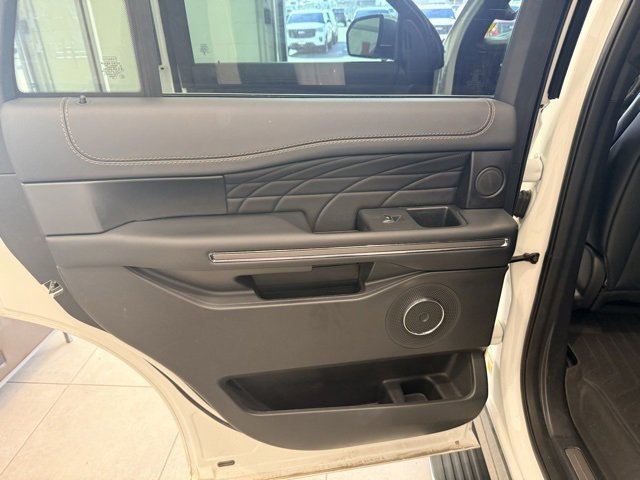 Used 2023 Ford Expedition Platinum image 18