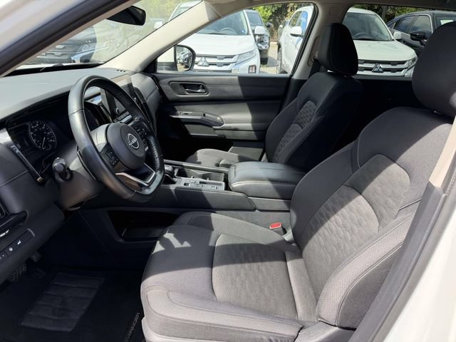 Used 2025 Nissan Pathfinder SV FWD image 16