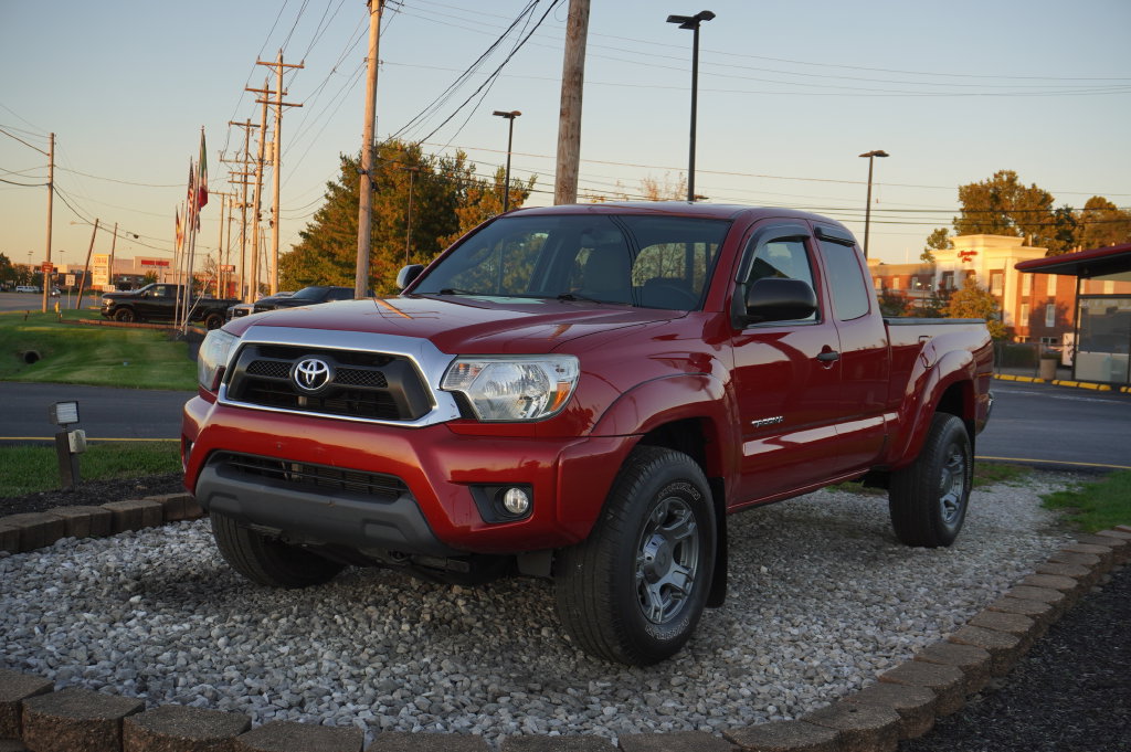 Used 2013 Toyota Tacoma 4x4 Access Cab V6 w/ SR5 Pkg image 3