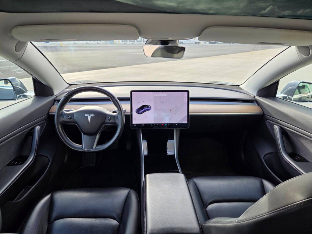 Used 2018 Tesla Model 3 Long Range image 17