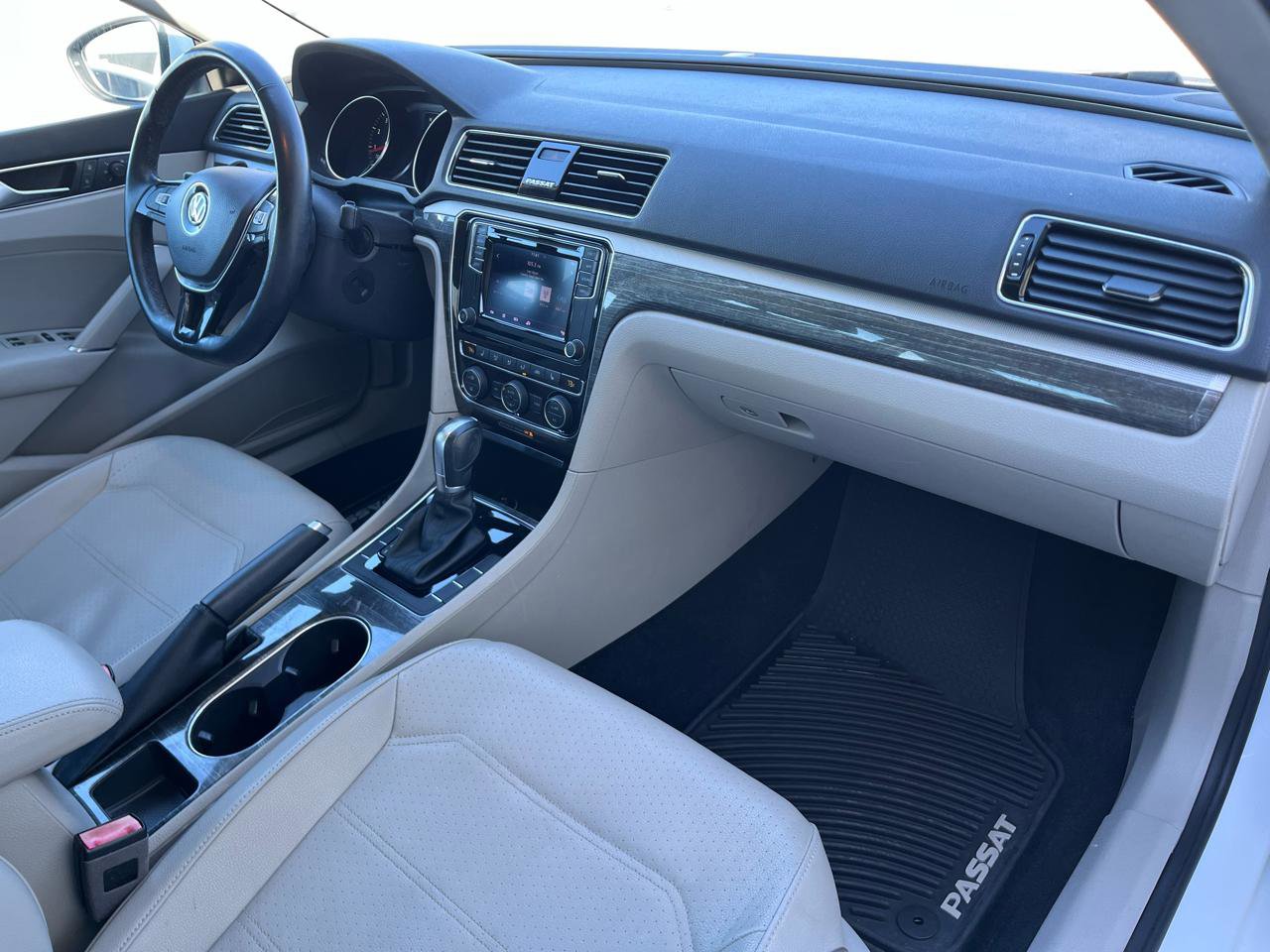 Used 2018 Volkswagen Passat 2.0T SE FWD image 17