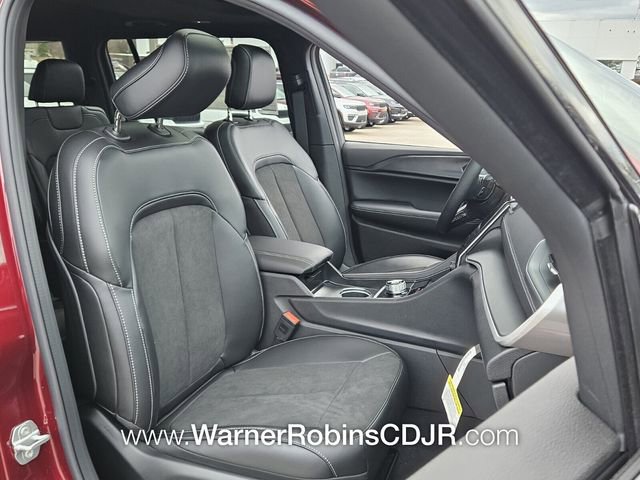 New 2025 Jeep Grand Cherokee L Altitude RWD image 16