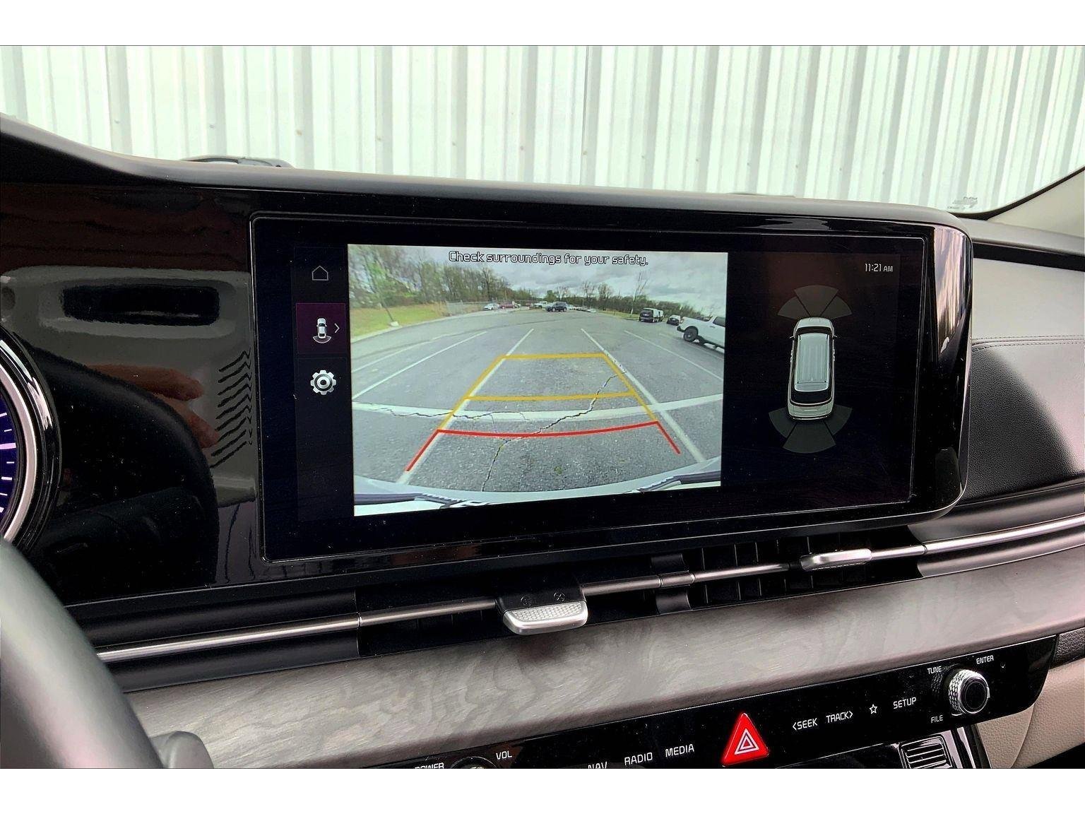 Used 2023 Kia Carnival EX image 20