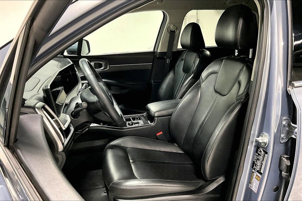 Used 2024 Kia Sorento S image 32