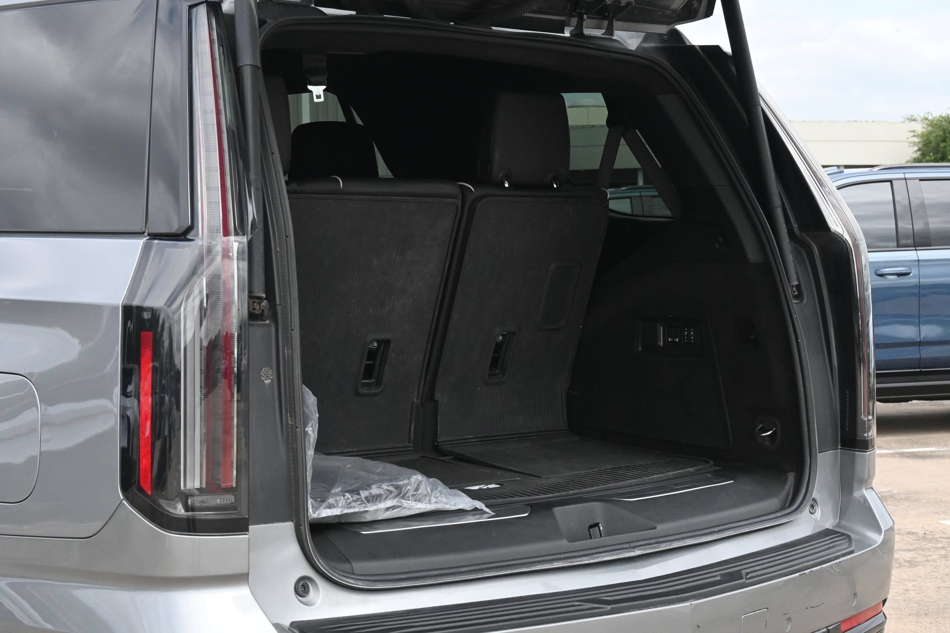 Certified 2025 Cadillac Escalade Sport Platinum w/ LPO, Floor Liner Package AWD/4WD image 23