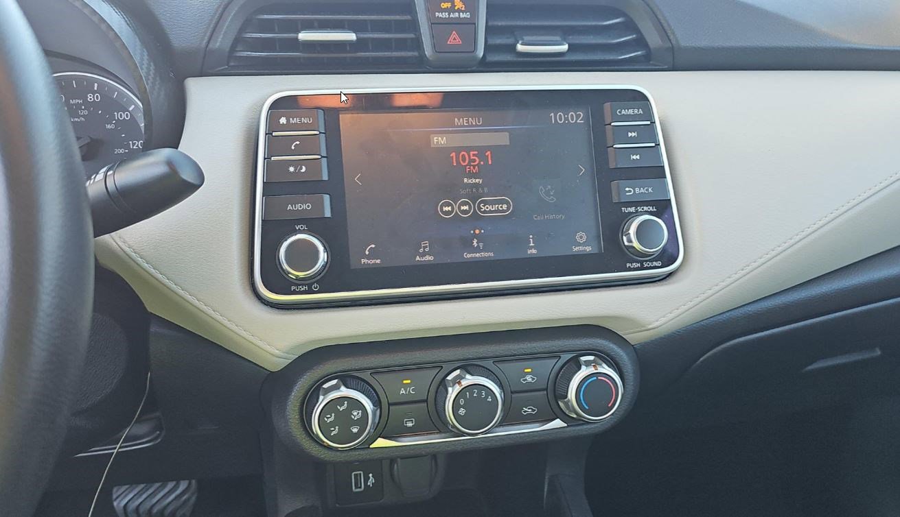 Used 2021 Nissan Versa SV image 11