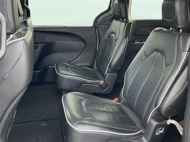 Used 2025 Chrysler Pacifica Limited image 14