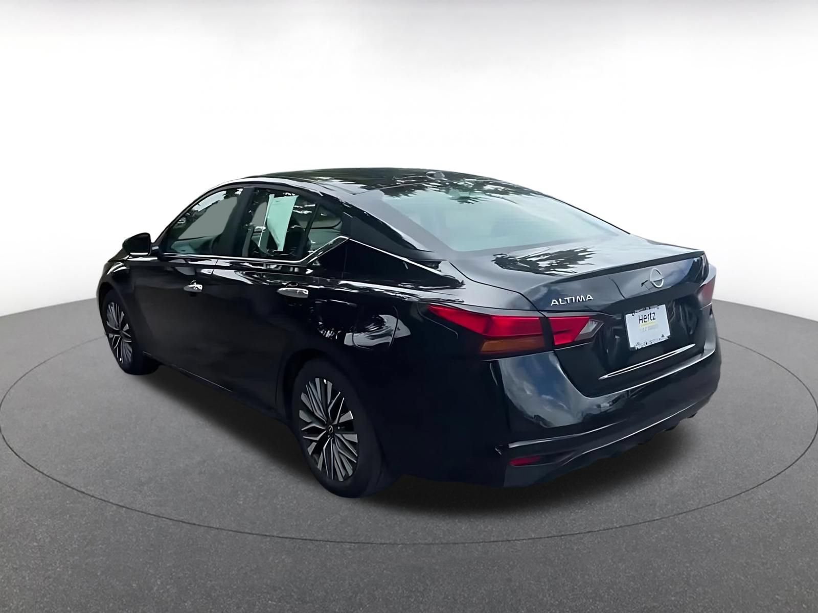 Used 2025 Nissan Altima 2.5 SV FWD image 8