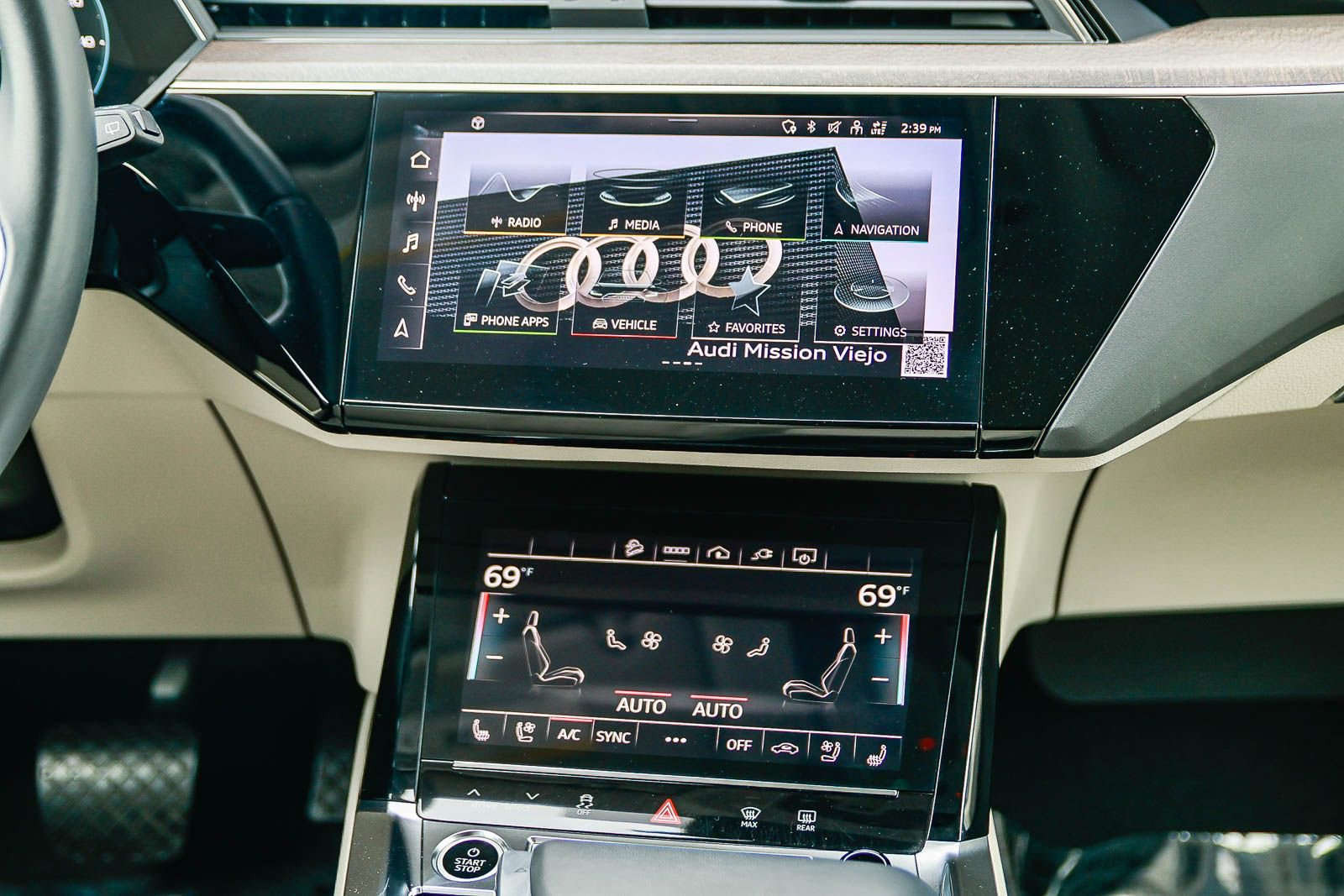 Used 2024 Audi Q8 e-tron Premium Plus image 14