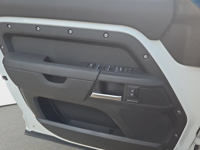 Certified 2025 Land Rover Defender 110 S AWD/4WD image 28