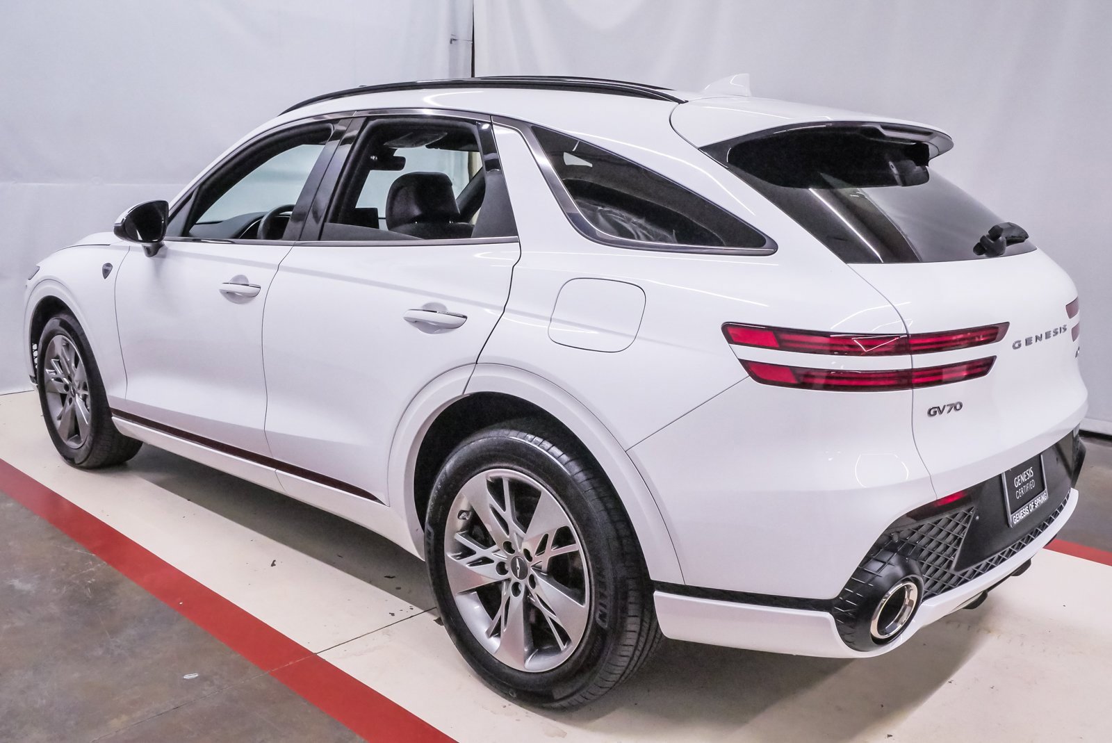 Certified 2025 Genesis GV70 3.5T Sport image 8