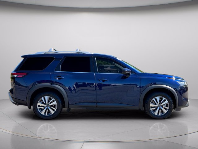 Used 2022 Nissan Pathfinder SL FWD image 8
