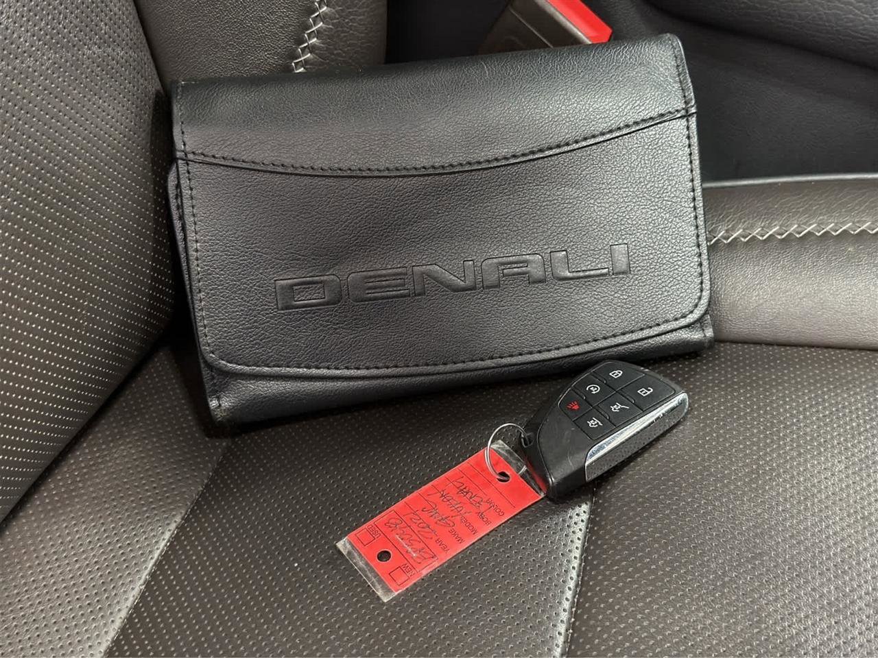 Used 2021 GMC Yukon Denali w/ Denali Premium Package image 34