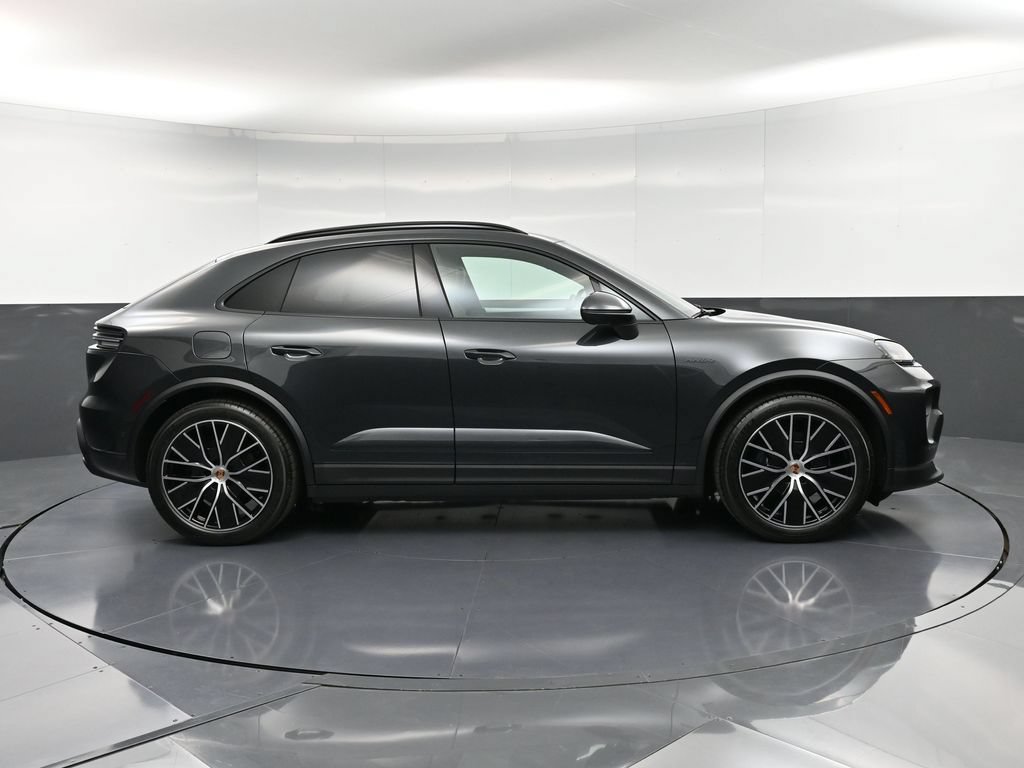 Certified 2025 Porsche Macan Electric RWD image 9