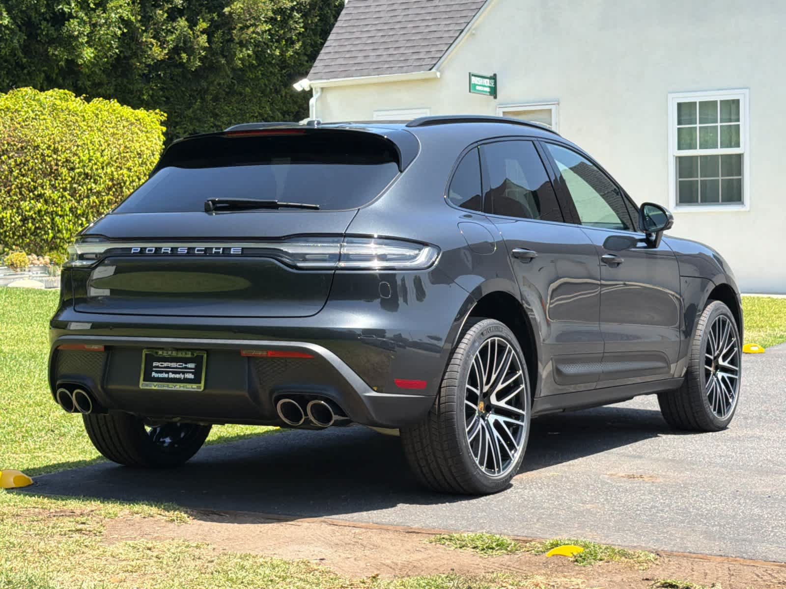 New 2026 Porsche Macan AWD/4WD image 8