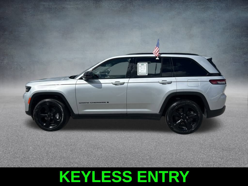 Certified 2025 Jeep Grand Cherokee Limited w/ Black Appearance Package image 8