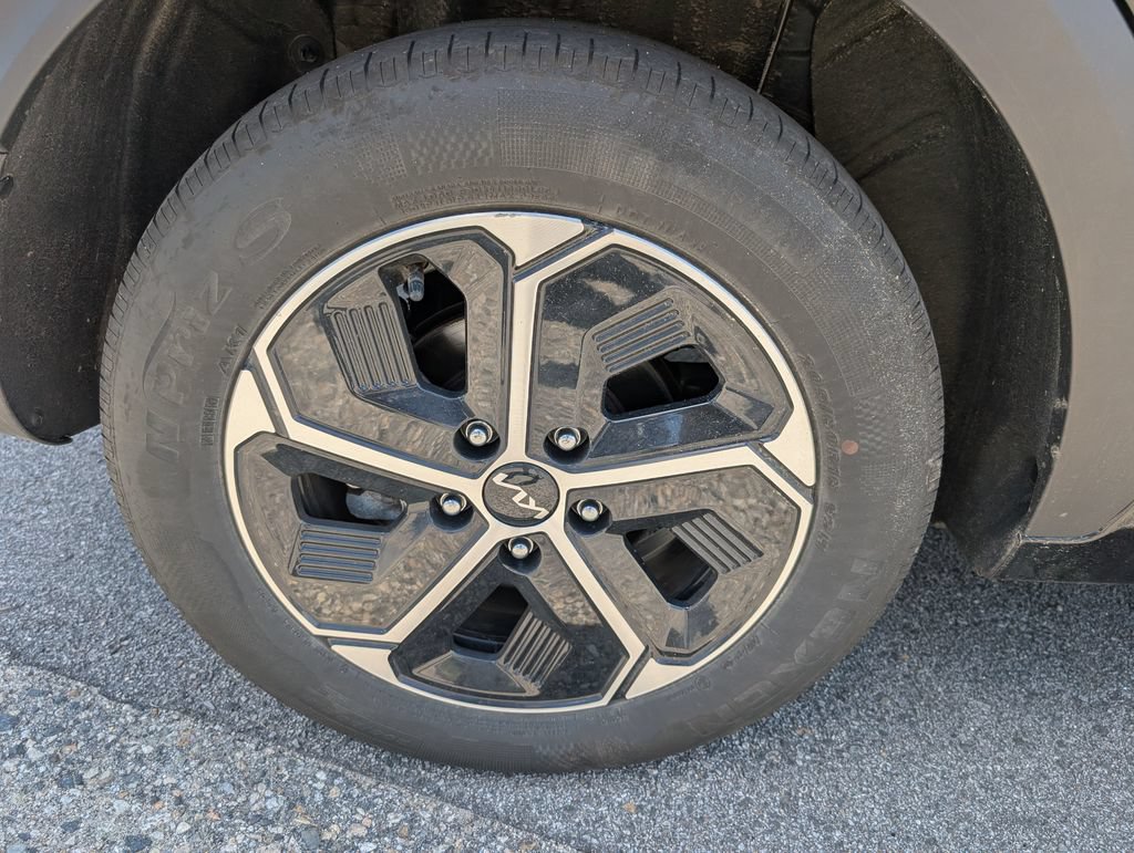 Used 2025 Kia Niro EX w/ EX Cold Weather Package FWD image 12