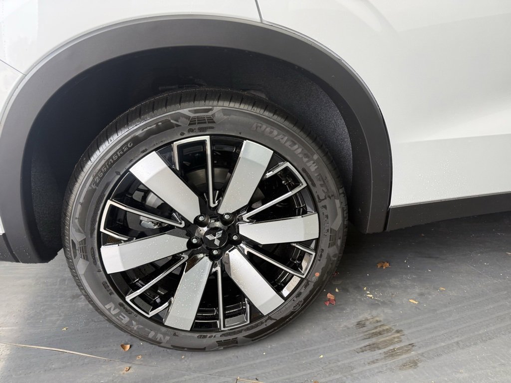 New 2025 Mitsubishi Outlander SE image 10