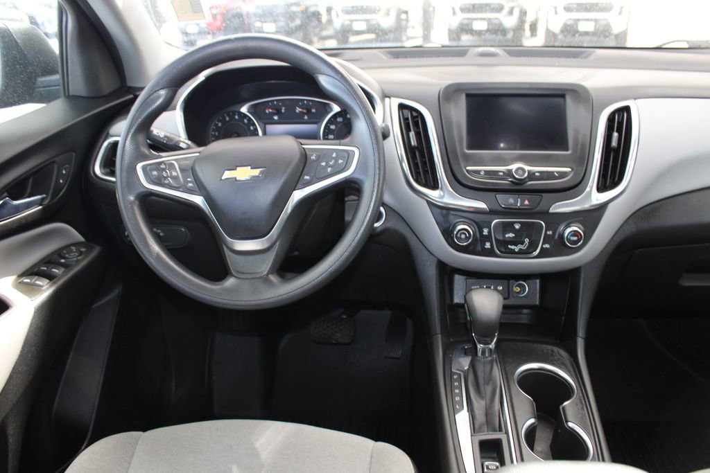 Used 2023 Chevrolet Equinox LS w/ LS Convenience Package AWD/4WD image 2