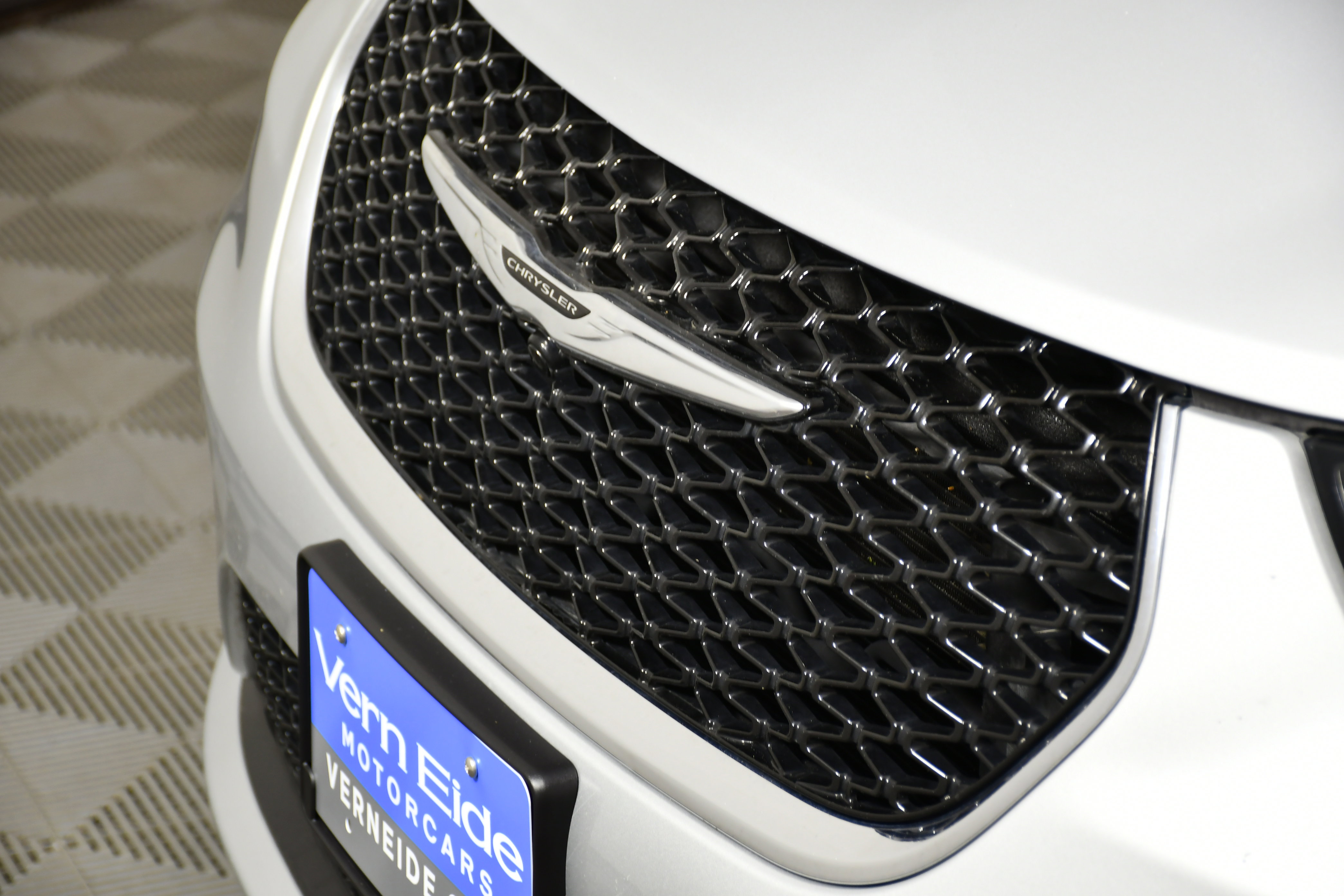 Used 2024 Chrysler Pacifica Touring-L image 11