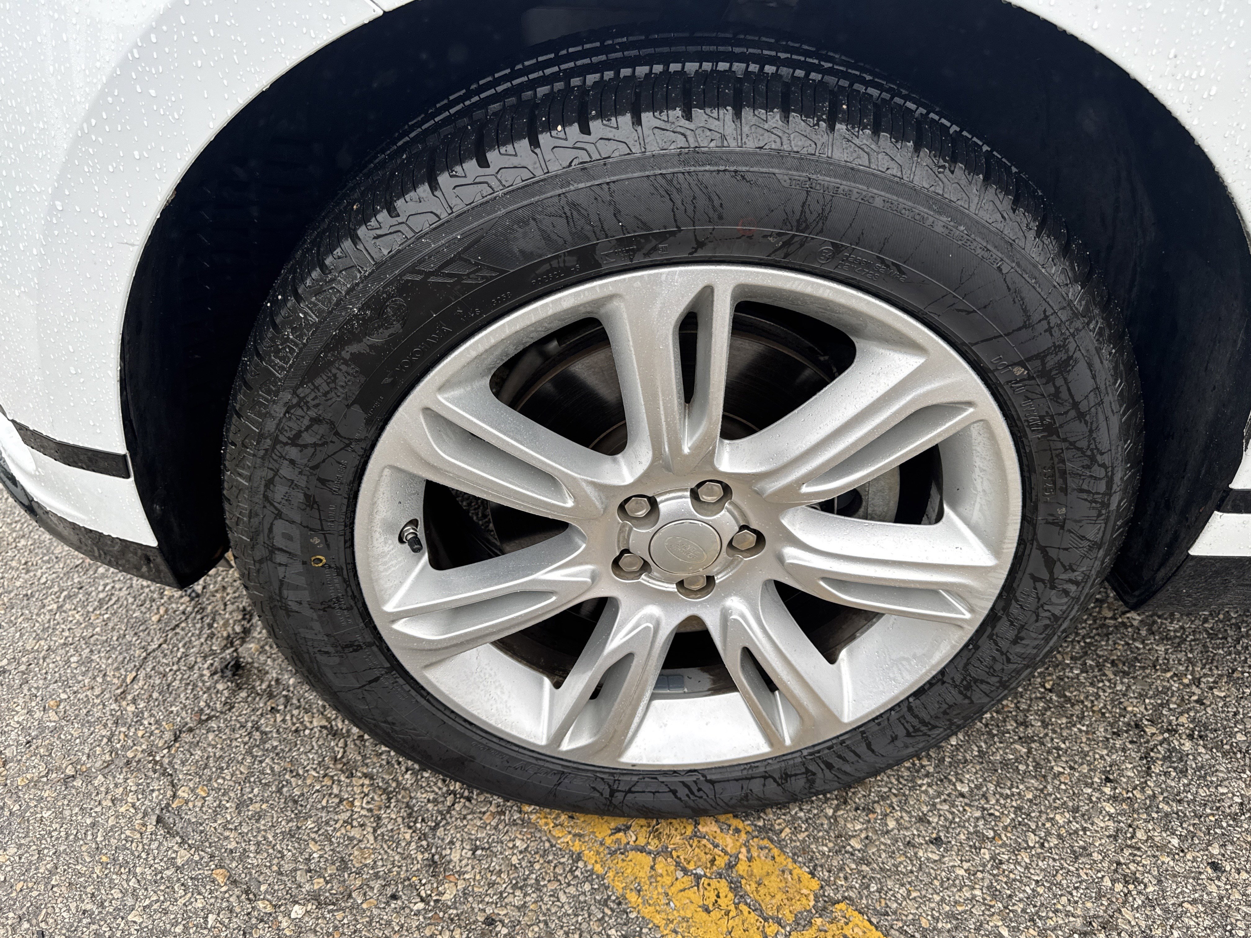 Used 2020 Land Rover Range Rover Velar R-Dynamic S image 9