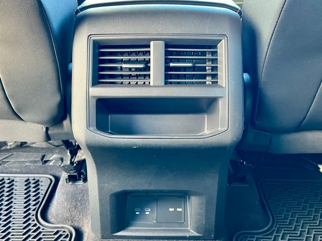 Used 2022 Volkswagen Atlas Cross Sport SE image 35