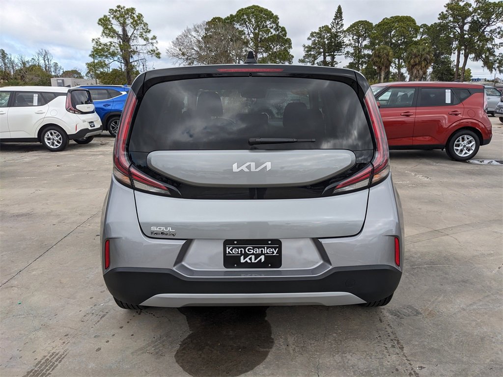 Certified 2025 Kia Soul LX image 8
