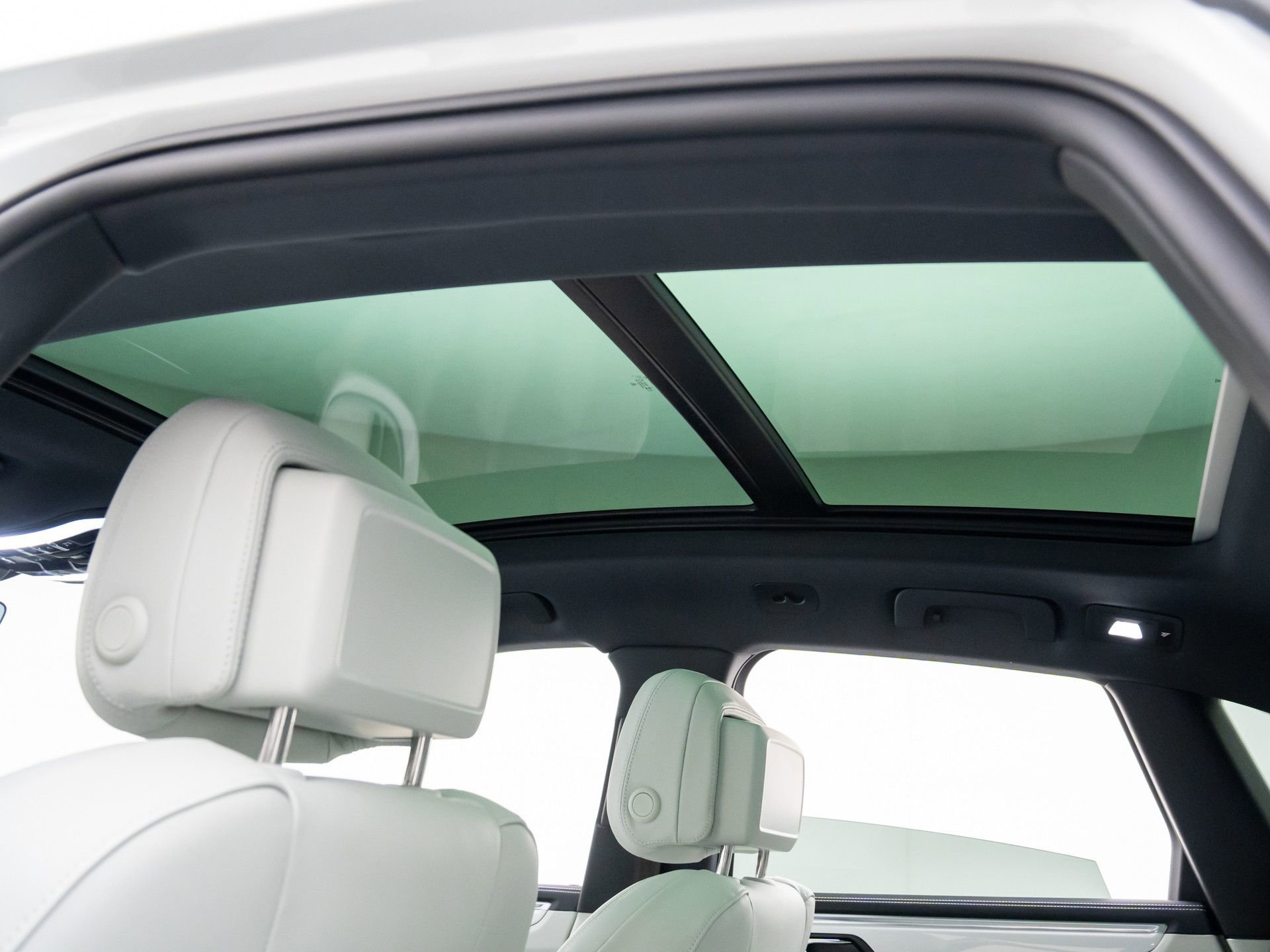 Certified 2024 Porsche Macan GTS image 18