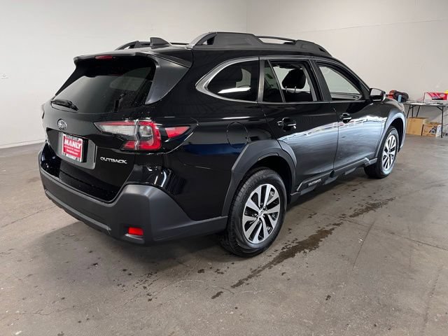 Used 2023 Subaru Outback Premium AWD/4WD image 3