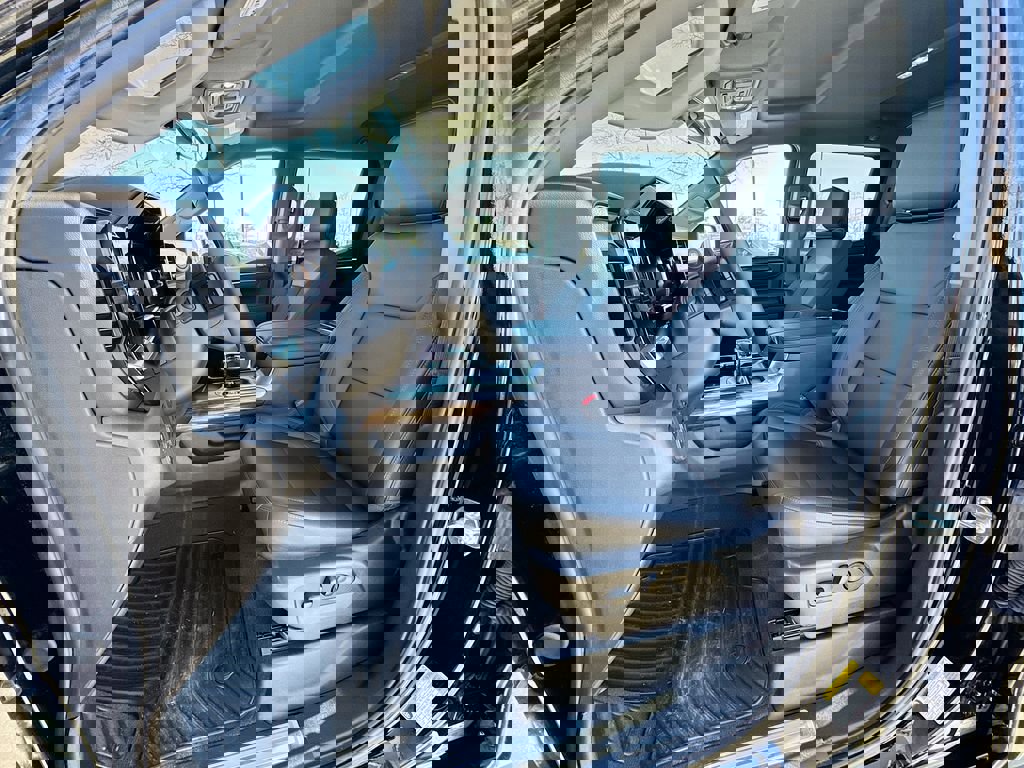 Used 2025 Chevrolet Silverado 1500 LT w/ Leather Package RWD image 19