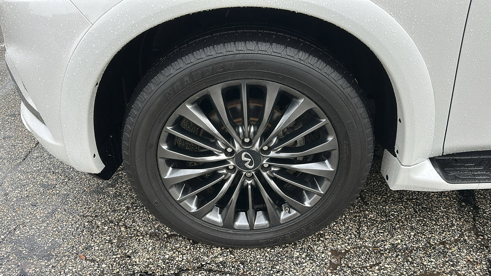 Used 2022 INFINITI QX80 Sensory image 9