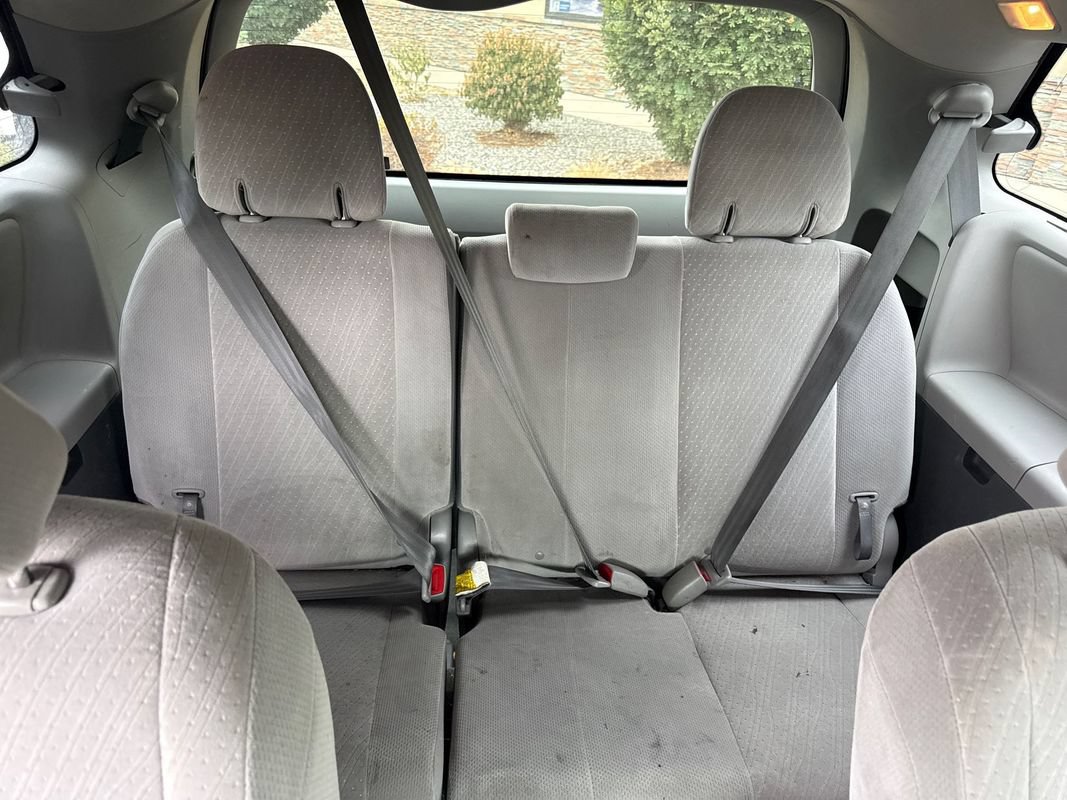 Used 2017 Toyota Sienna LE AWD/4WD image 27