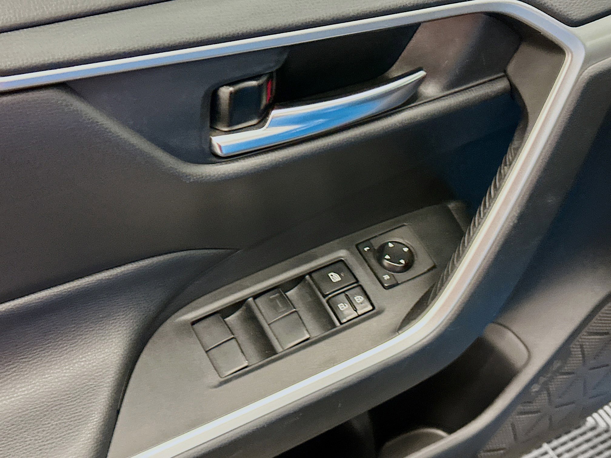 Used 2021 Toyota RAV4 XLE image 15