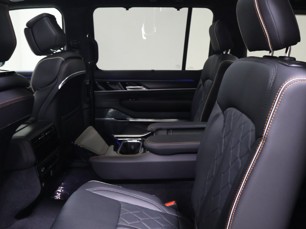 New 2026 Jeep Grand Wagoneer Summit AWD/4WD image 11