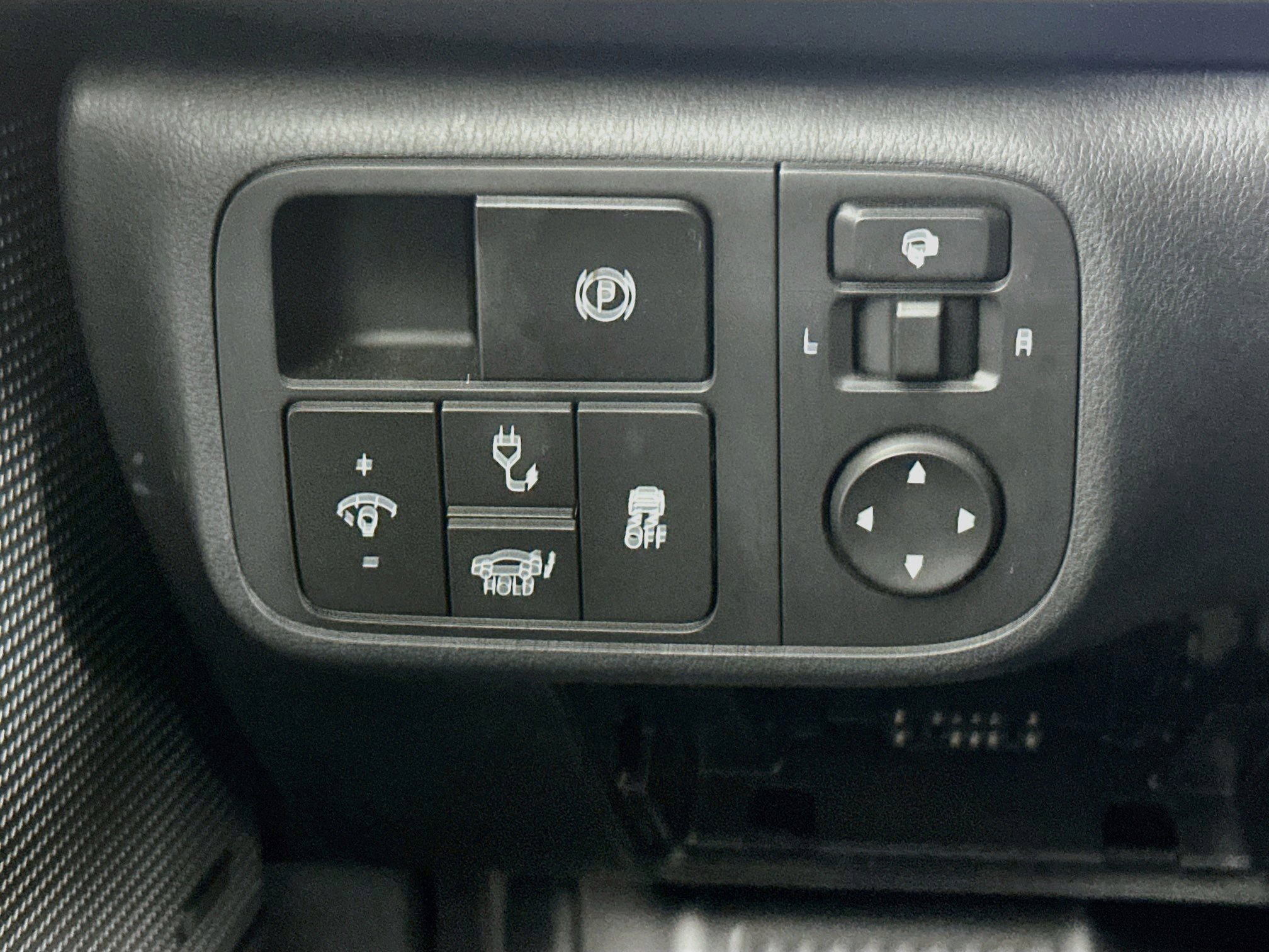 Used 2023 Volvo C40 P8 Recharge Plus AWD/4WD image 16