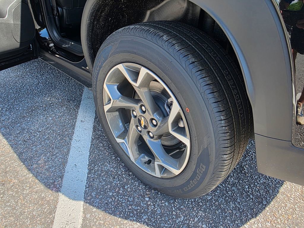 New 2026 Chevrolet Trax LT w/ Sunroof Package FWD image 24