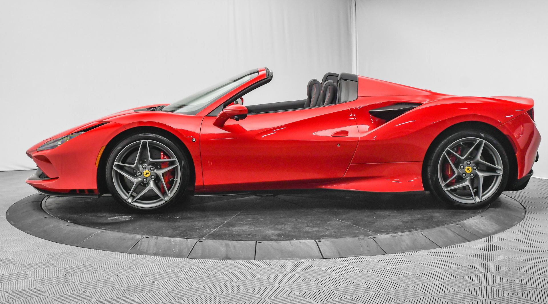 Used 2021 Ferrari F8 Tributo image 5