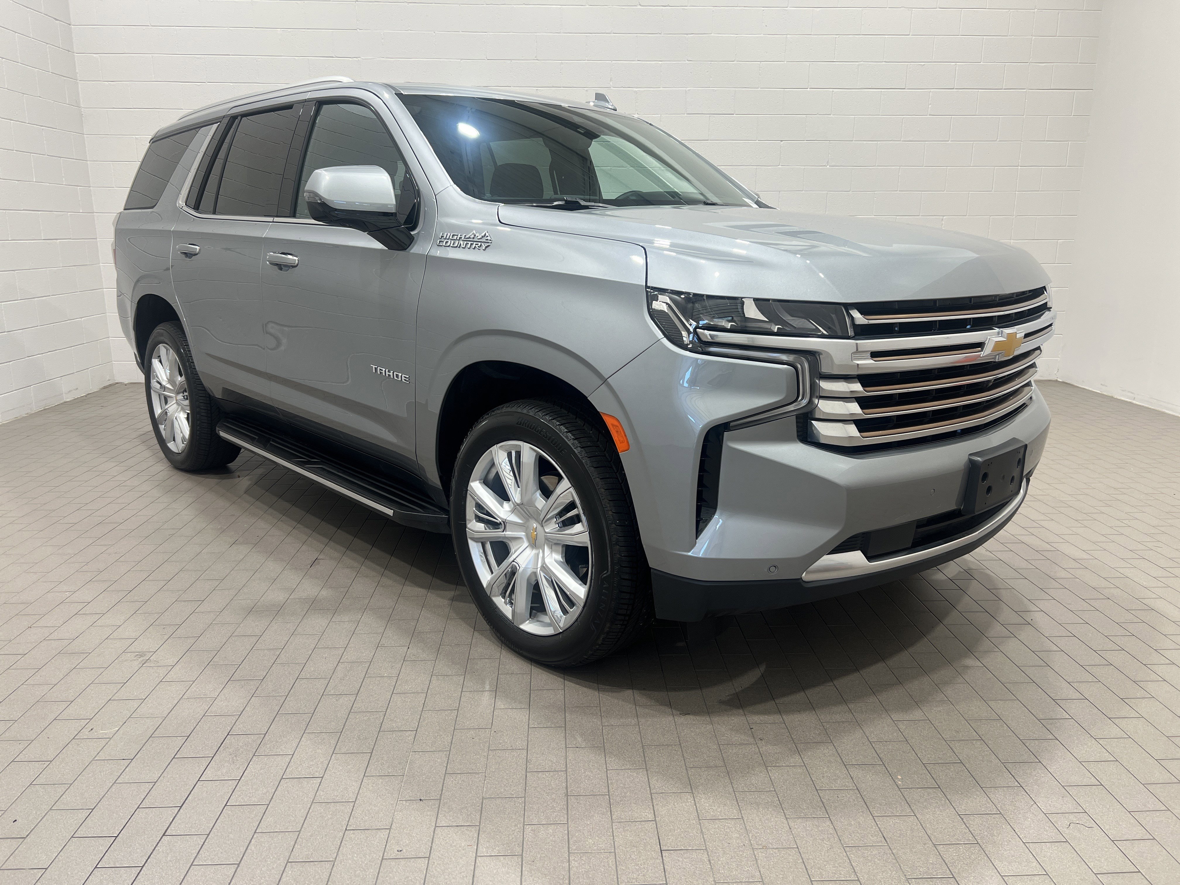 Used 2023 Chevrolet Tahoe High Country image 2