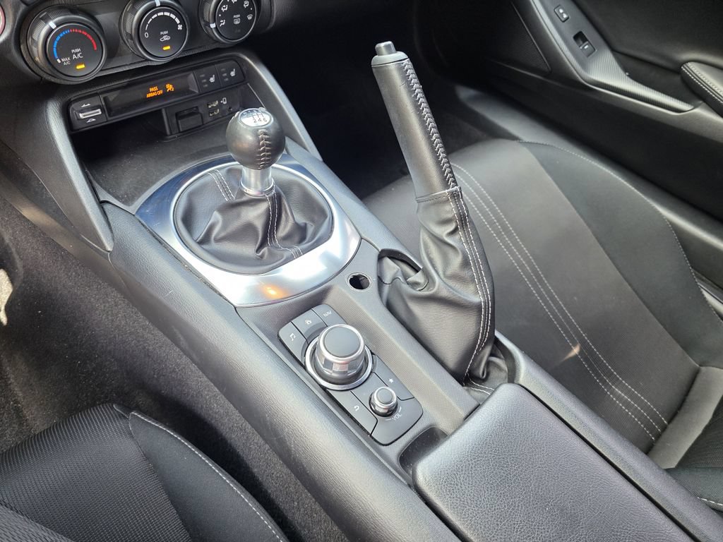 Used 2021 MAZDA MX-5 Miata RF Club RWD image 15