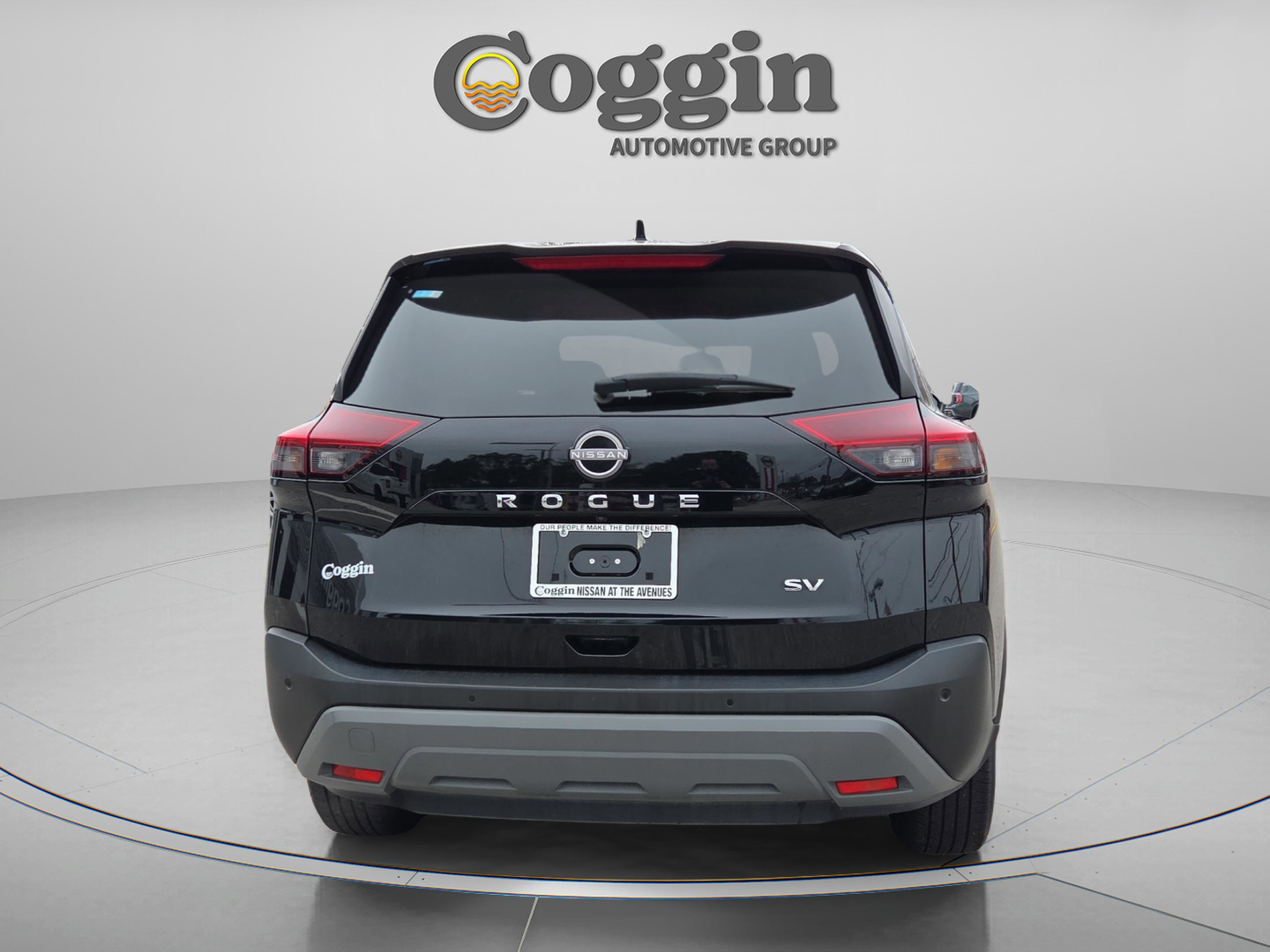 Used 2023 Nissan Rogue SV image 5