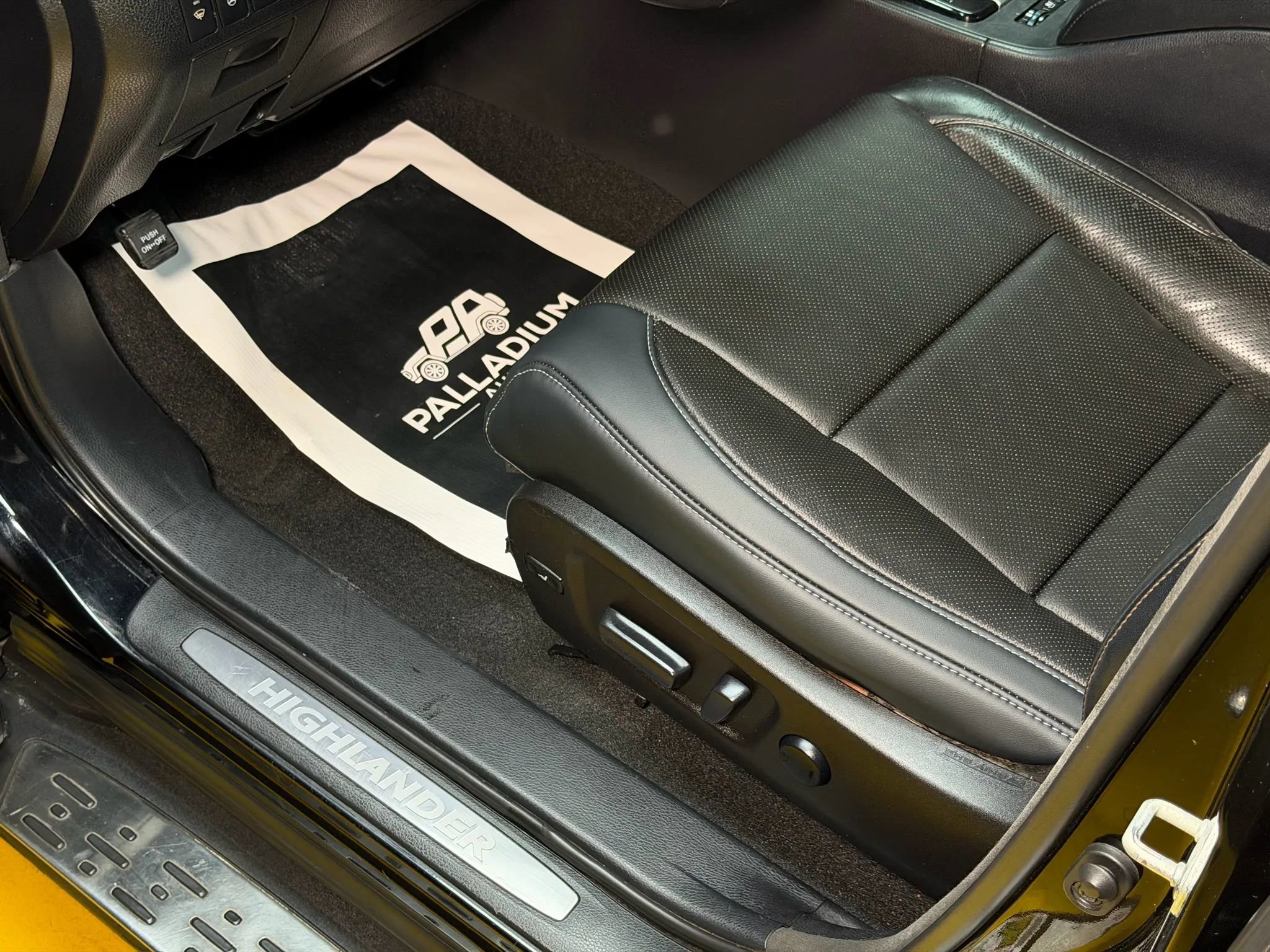 Used 2015 Toyota Highlander Limited Platinum image 37