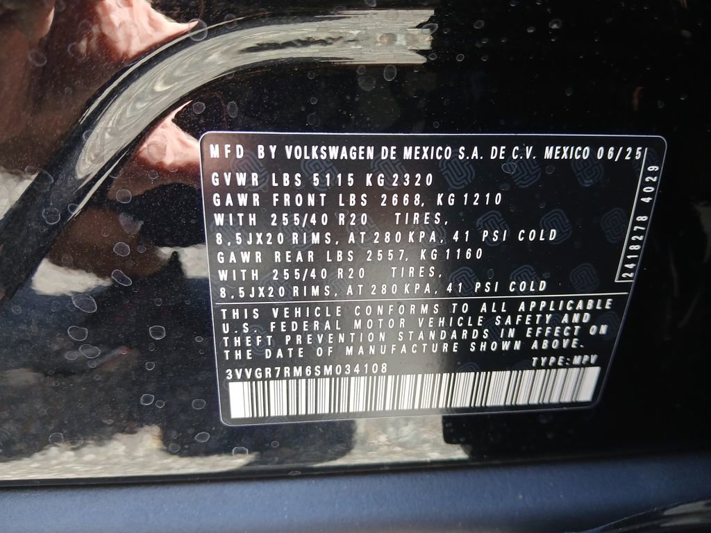 Used 2025 Volkswagen Tiguan SE R-Line image 29