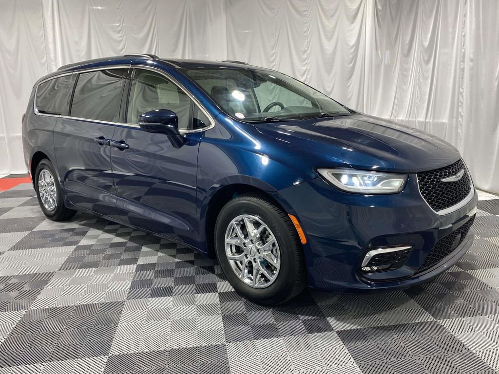 Used 2022 Chrysler Pacifica Touring-L FWD image 5